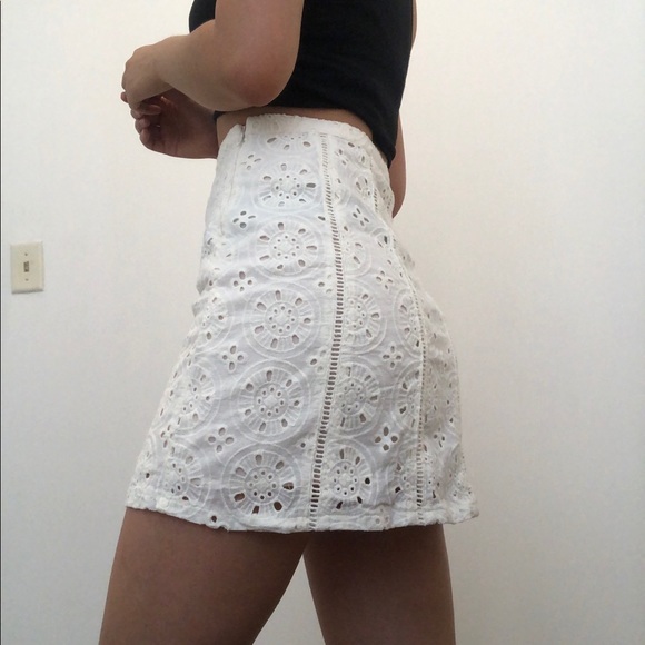 Hollister White Lace A-Line Skirt - Picture 2 of 4
